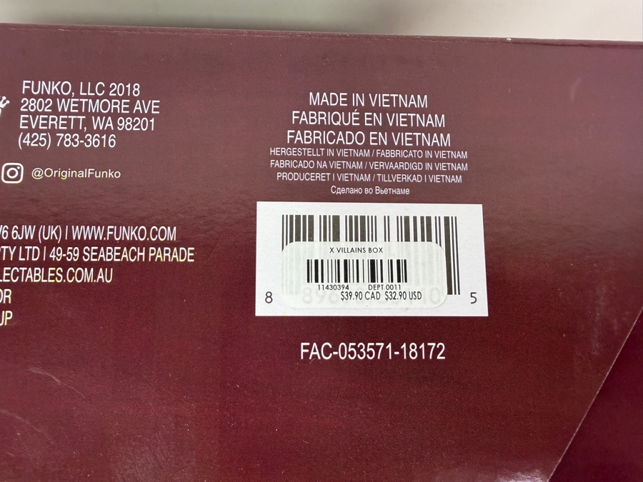 Funko Pop! Disney Villains Box - Peter Pan Movie Moment Hook And Tick-Tock #456 - Hot Topic Exclusive - Mystery Mini And Diablo Keychain Set [Photo 12]