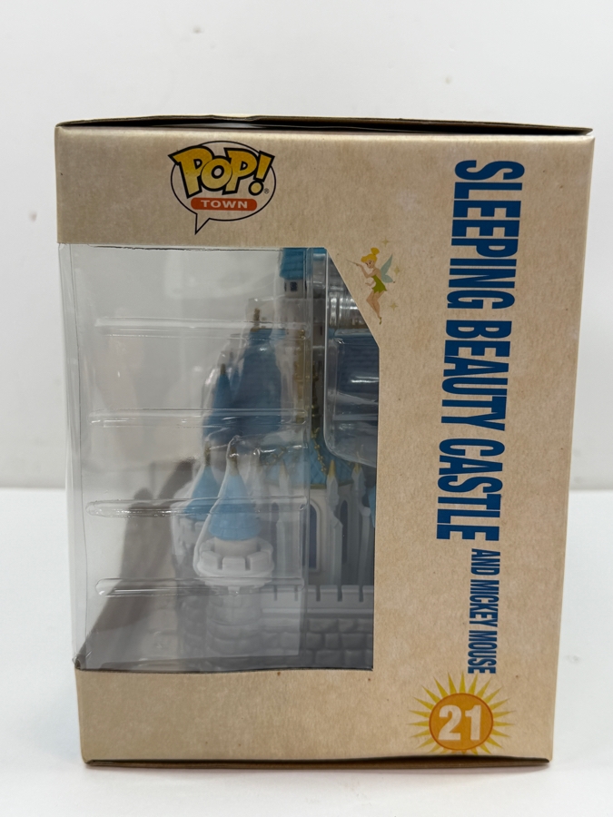 Funko Pop! Town Disneyland 65th Anniversary Sleeping Beauty Castle And Mickey Mouse #21 - Vinyl Figure Set  [Photo 4]