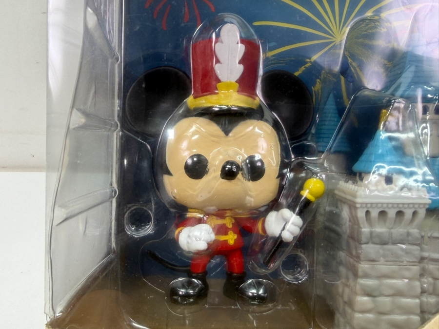 Funko Pop! Town Disneyland 65th Anniversary Sleeping Beauty Castle And Mickey Mouse #21 - Vinyl Figure Set  [Photo 3]