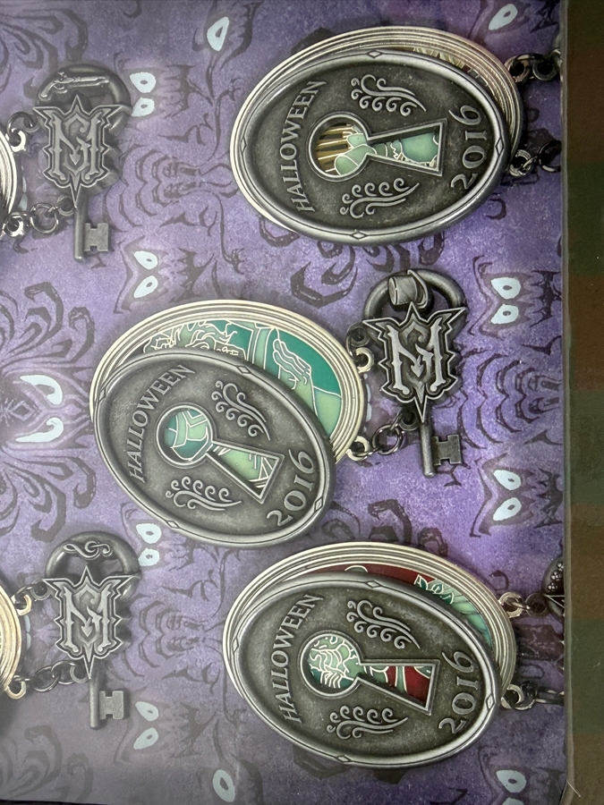 Disney Parks Haunted Mansion Halloween 2016 Lock And Key Mystery Pin Set - Limited Release - 5 Pin Collection On Themed Card - Disney Parks Exclusive [Photo 3]