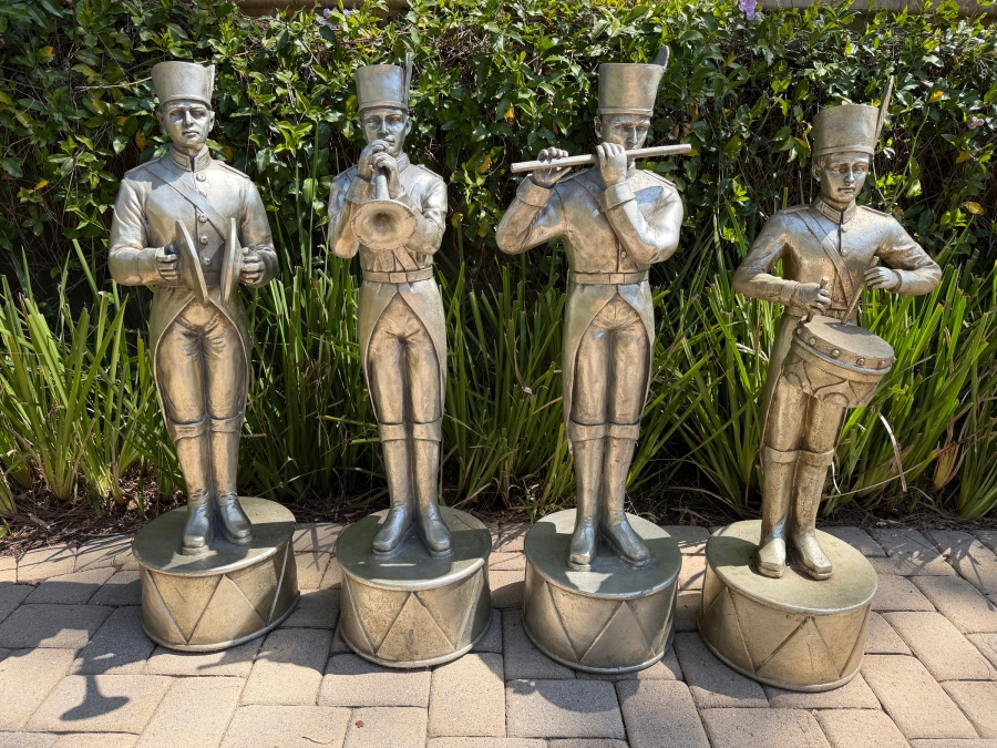 Set Of (4) Shinoda Silver Resin Marching Band Soldiers (Trumpet Has Been Repaired) 36'H Retails $394 (RSF)