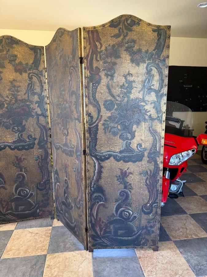 Just Added - Antiqued 3-Panel Wooden Room Divider With Painted Overlay Crackle Finish And Nailhead Trim [Photo 5]