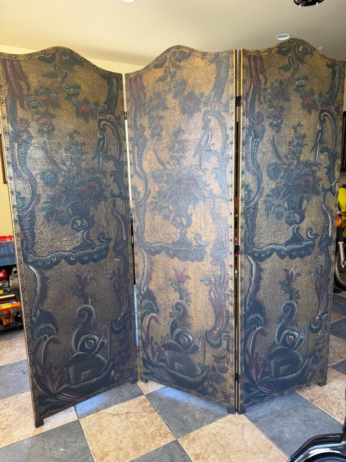 Just Added - Antiqued 3-Panel Wooden Room Divider With Painted Overlay Crackle Finish And Nailhead Trim [Photo 3]