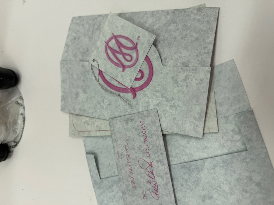 Marie Osmond Adora Belle Pirates Of The Caribbean Pin Trader Doll With Original Box And COA - Limited Edition 1000 - 2003 Disneyland Exclusive Vinyl Doll [Photo 12]