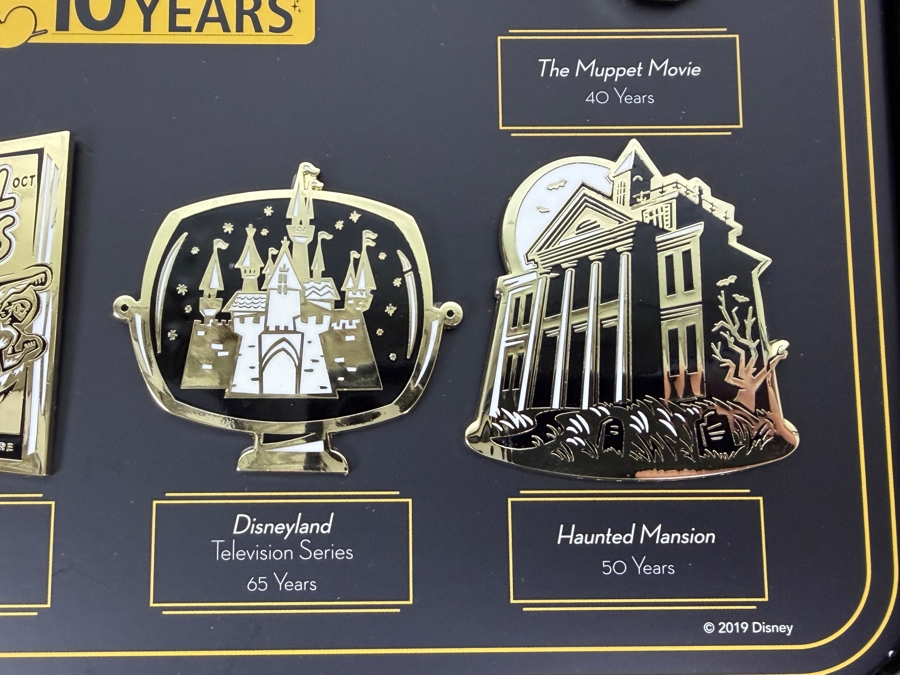 Disney D23 Gold Member 2019 Anniversary Gift 10 Fan-Tastic Milestones Pin Set - Limited Edition Gold-Tone Glitter Finish Pins In Display Tin [Photo 10]