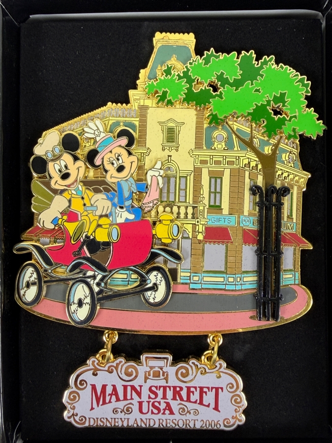 Disney DLR Featured Artist 2006 Mickey & Minnie Mouse Main Street USA Jumbo Slider Pin - Limited Edition 750 - Disneyland Resort Exclusive [Photo 2]