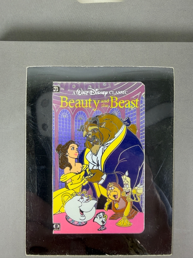 Beauty And The Beast VHS Cover Jumbo Pin - Limited Edition 2000 - 2022 30th Anniversary Movie Moment Collection [Photo 2]