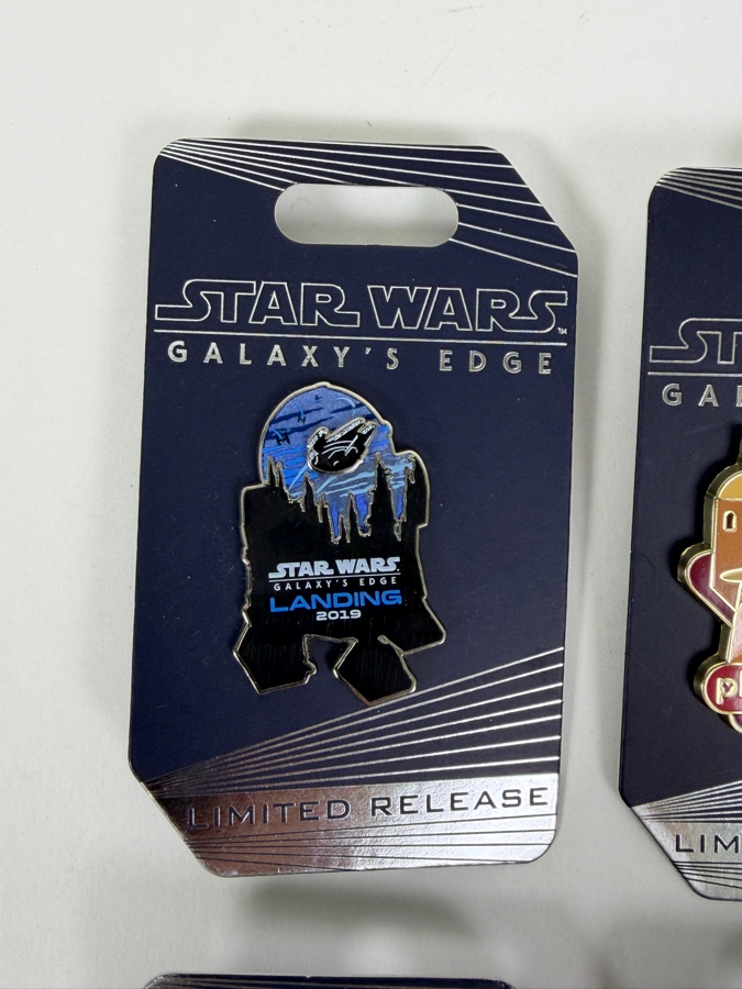Disney Star Wars Galaxy’s Edge Landing 2019 Limited Release 4-Pin Set - Opening Day 05/31/2019 Millennium Falcon, BB-8 & Cleared For Landing Pins [Photo 2]