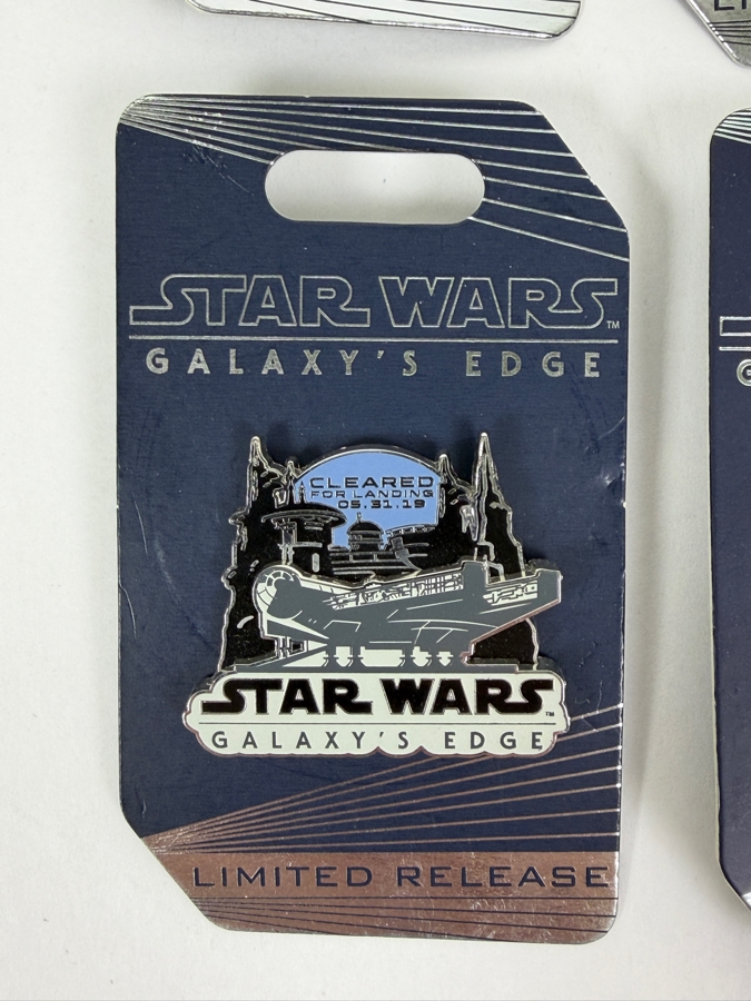 Disney Star Wars Galaxy’s Edge Landing 2019 Limited Release 4-Pin Set - Opening Day 05/31/2019 Millennium Falcon, BB-8 & Cleared For Landing Pins [Photo 4]