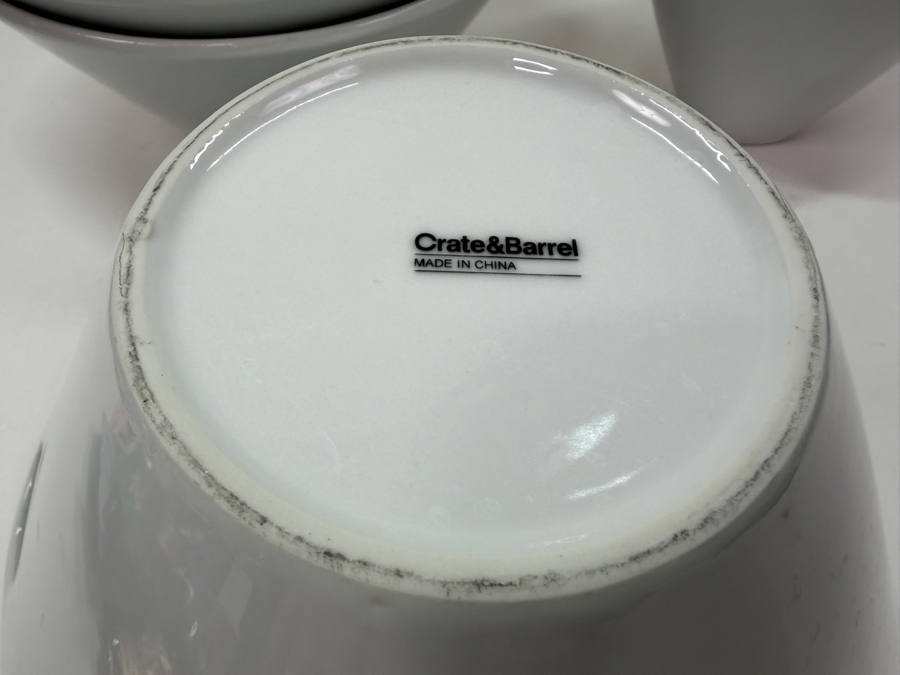 Crate & Barrel Kai White Porcelain Noodle And Soup Bowls With Integrated Cutout Handles 10.5'W And 6.25'W (HA) [Photo 4]