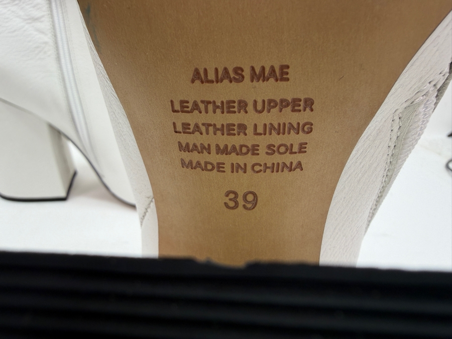 New Alias Mae Ahara White Leather Pointed Toe Block Heel Ankle Bootie Size 39 Retails $250 (HA) [Photo 5]