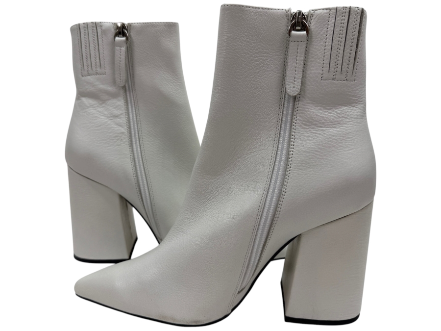 New Alias Mae Ahara White Leather Pointed Toe Block Heel Ankle Bootie Size 39 Retails $250 (HA)