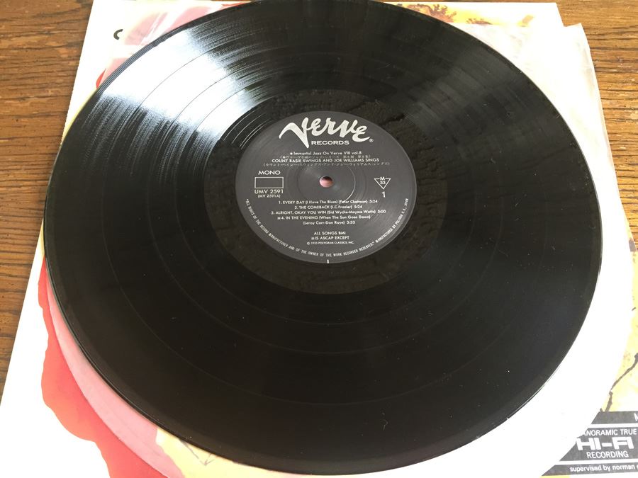 Count Basie / Joe Williams ‎- Count Basie Swings--Joe Williams Sings - Verve Records ‎- UMV-2591 [Photo 3]
