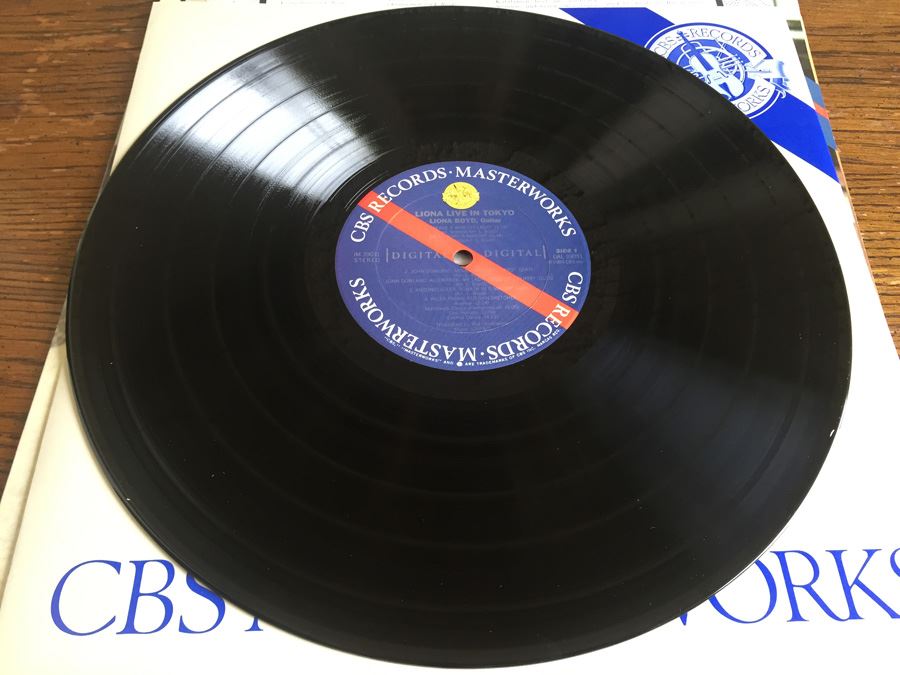 Liona Boyd ‎- Liona Live In Tokyo - CBS Masterworks ‎- IM 39031 [Photo 5]