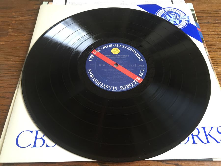 Liona Boyd ‎- Liona Live In Tokyo - CBS Masterworks ‎- IM 39031 [Photo 7]