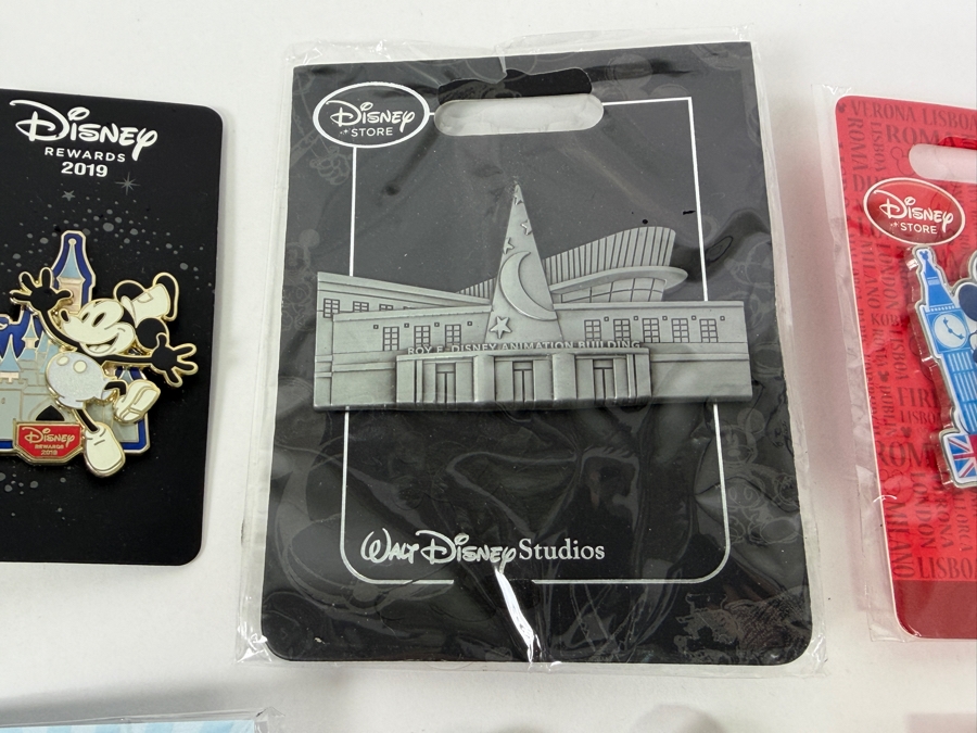 Disney Parks Collector Pin Set - Walt Disney Family Museum Mickey, 2019 Rewards Mickey Sparkle, Studios Animation Building, London Mickey, Movie Rewards Mystery Gifts, Patriotic Stitch & Santa Mickey [Photo 7]