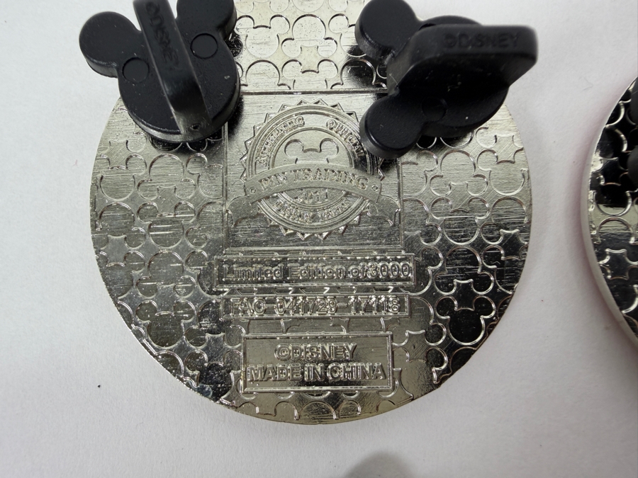 Disney Parks Holiday Pin Set - 2017 Season’s Eatings Mr. Toad & Yeti Gingerbread, Veterans Day 2008 Mickey, Labor Day 2004 Mickey & Donald, Santa Donald & Huey, And Memorial Day 2004 Dopey [Photo 9]