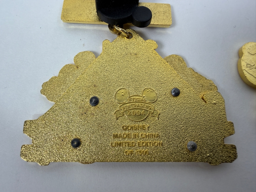 Disney Parks Holiday Pin Set - 2017 Season’s Eatings Mr. Toad & Yeti Gingerbread, Veterans Day 2008 Mickey, Labor Day 2004 Mickey & Donald, Santa Donald & Huey, And Memorial Day 2004 Dopey [Photo 14]