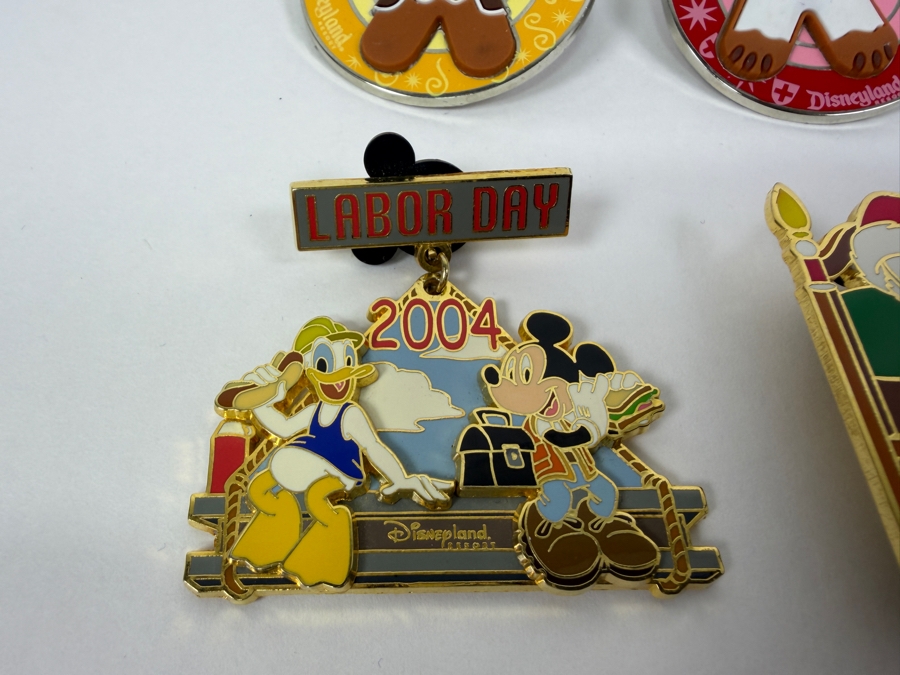 Disney Parks Holiday Pin Set - 2017 Season’s Eatings Mr. Toad & Yeti Gingerbread, Veterans Day 2008 Mickey, Labor Day 2004 Mickey & Donald, Santa Donald & Huey, And Memorial Day 2004 Dopey [Photo 2]