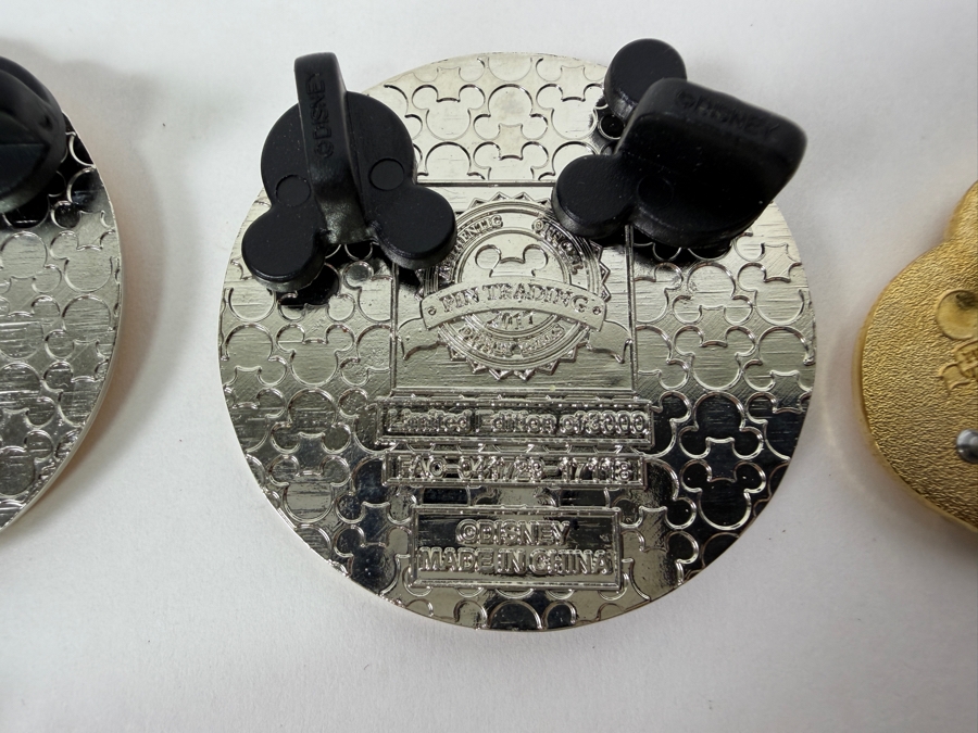 Disney Parks Holiday Pin Set - 2017 Season’s Eatings Mr. Toad & Yeti Gingerbread, Veterans Day 2008 Mickey, Labor Day 2004 Mickey & Donald, Santa Donald & Huey, And Memorial Day 2004 Dopey [Photo 10]