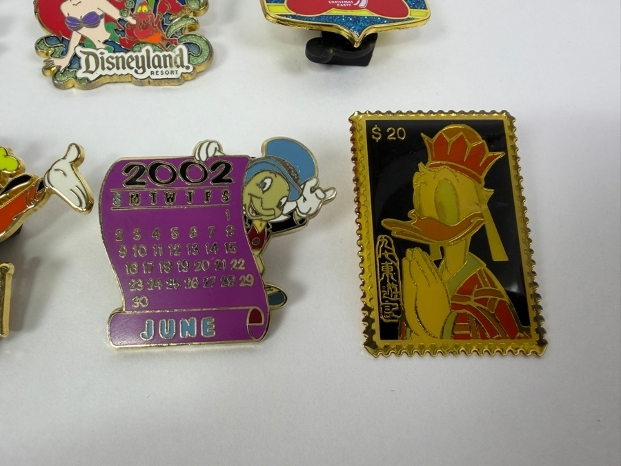 Disney Parks Collector Pin Set - USA Olympic 2004 Donald Duck Diving, 2017 Season’s Eatings Yeti Gingerbread, Disneyland 60th Ariel, Very Merry Christmas 2017 Minnie Bow, Holiday Donut, Donald & Goofy Caboose, And June 2002 Jiminy Cricket [Photo 5]