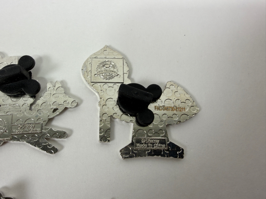 Disney Parks 'it's a small world' Mystery Collection - Goodbye Series 2019 - 6-Pin Set Featuring Character Icons And Signs [Photo 11]