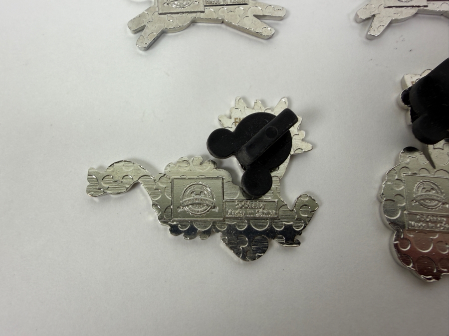 Disney Parks 'it's a small world' Mystery Collection - Goodbye Series 2019 - 6-Pin Set Featuring Character Icons And Signs [Photo 9]