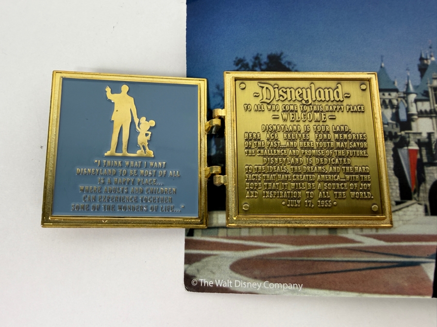 Walk In Walt's Disneyland Footsteps Guided Tour Commemorative Hinged Pin And Postcard Set [Photo 3]