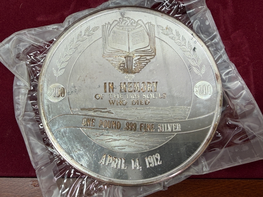Large S.S. Titanic 1 Pound .999 Fine Silver Commemorative Round In Presentation Box [Photo 4]