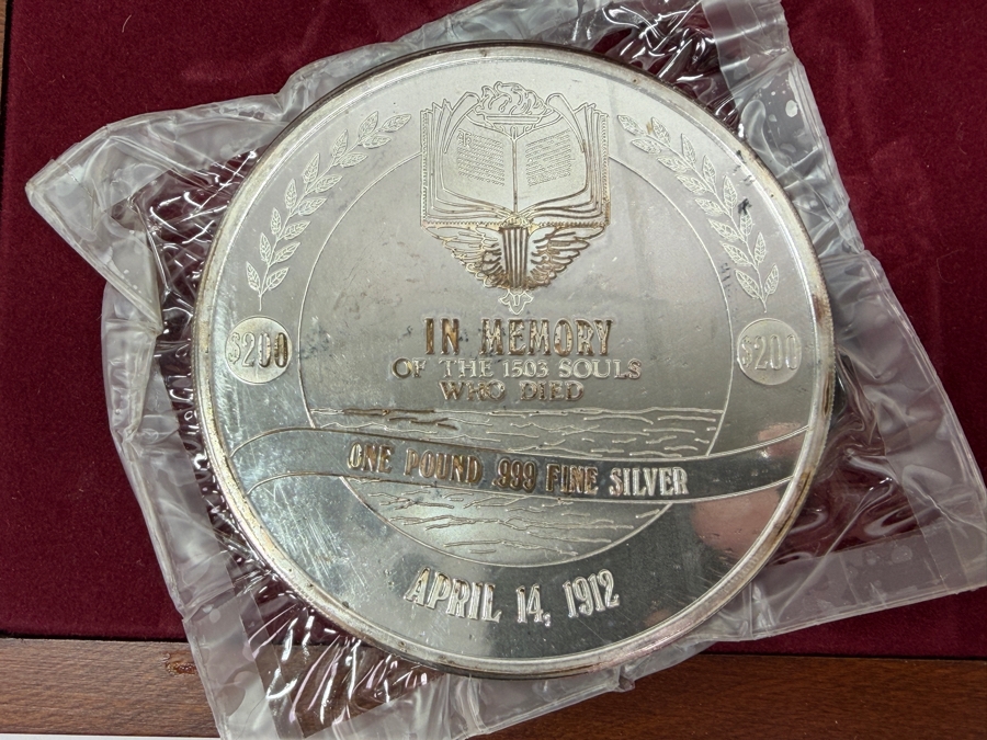 Large S.S. Titanic 1 Pound .999 Fine Silver Commemorative Round In Presentation Box [Photo 3]