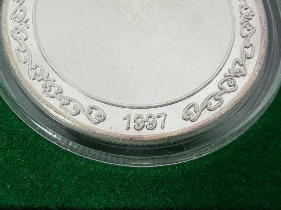 1997 1 Troy Ounce .999 Fine Silver Happy Hanukkah Commemorative Round [Photo 3]