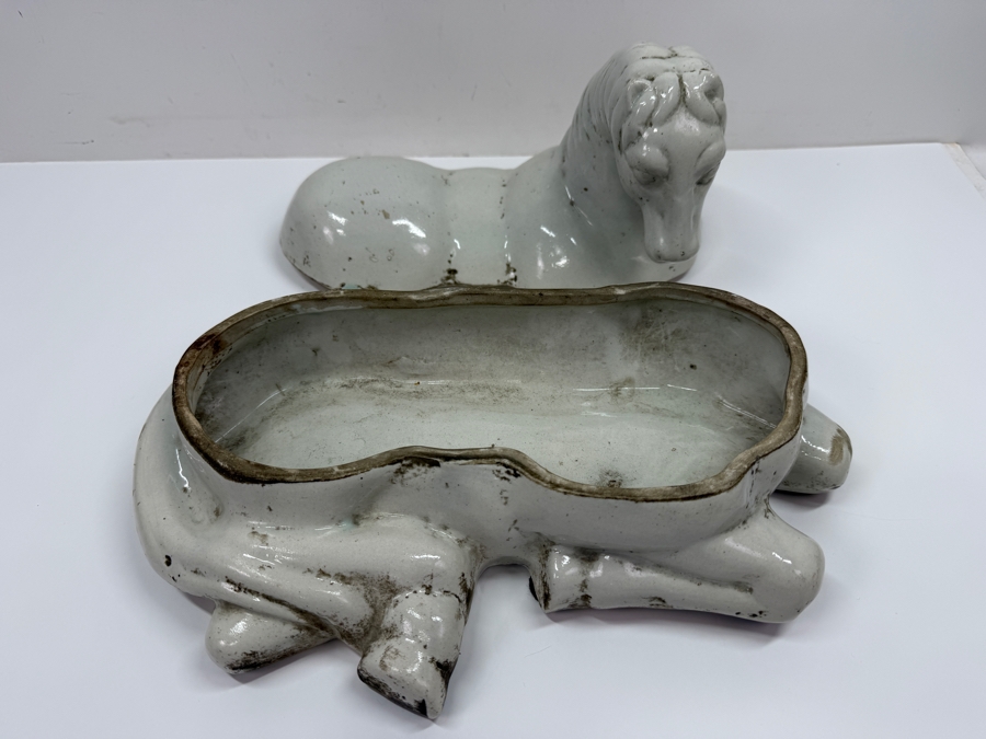 Vintage White Ceramic Horse Box 12.5W X 8D X 9H (RSF) [Photo 4]