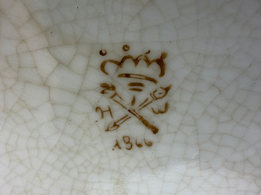 French Chinoiserie Porcelain Oval Pot with Brass Ormolu Accents Floral 10W X 6.5D X 7.25H [Photo 8]