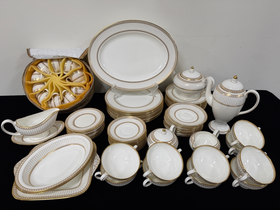 Elegant Wedgwood Bone China Service Colonnade Pattern Service For Approximately With Coffee Pot And Teapot 10 Made In England (CBAD) [Photo 2]