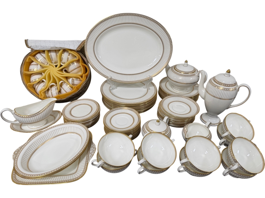 Elegant Wedgwood Bone China Service Colonnade Pattern Service For Approximately With Coffee Pot And Teapot 10 Made In England (CBAD)