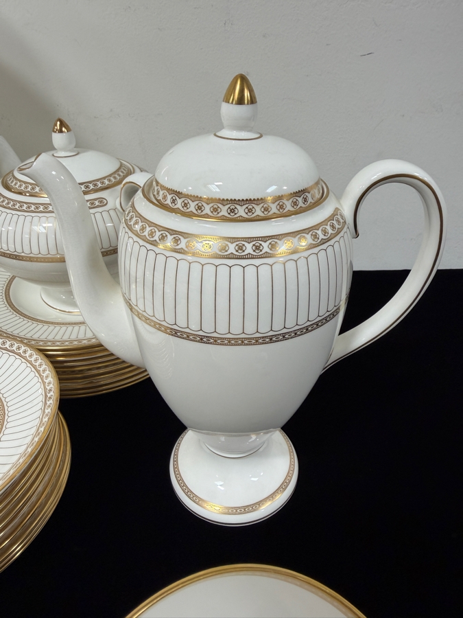 Elegant Wedgwood Bone China Service Colonnade Pattern Service For Approximately With Coffee Pot And Teapot 10 Made In England (CBAD) [Photo 4]