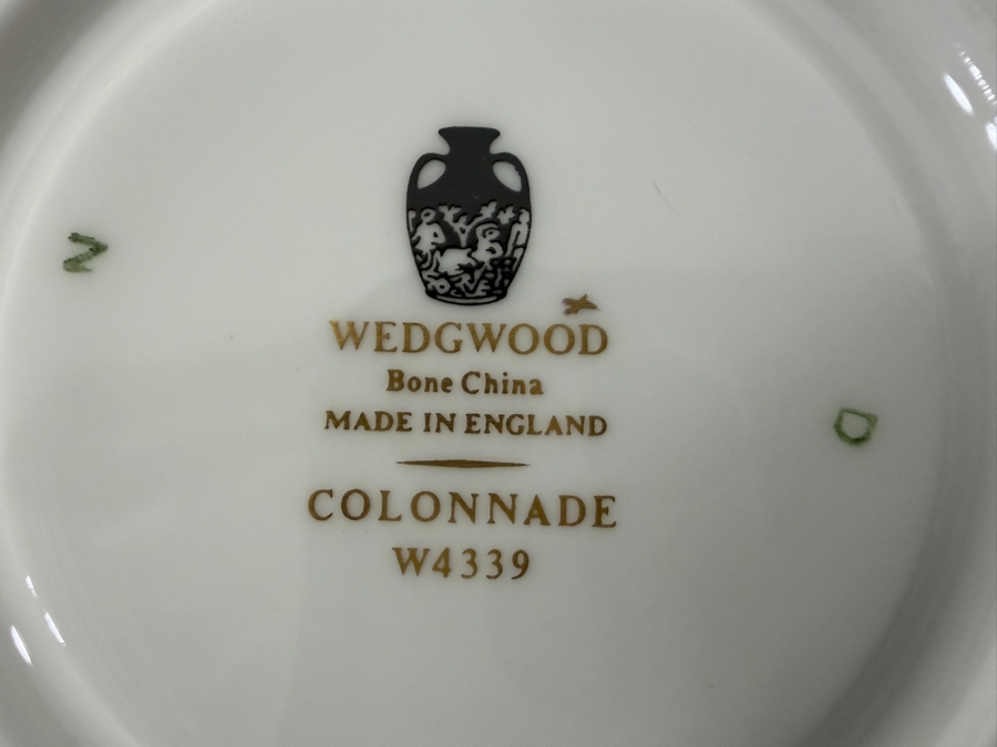 Elegant Wedgwood Bone China Service Colonnade Pattern Service For Approximately With Coffee Pot And Teapot 10 Made In England (CBAD) [Photo 10]