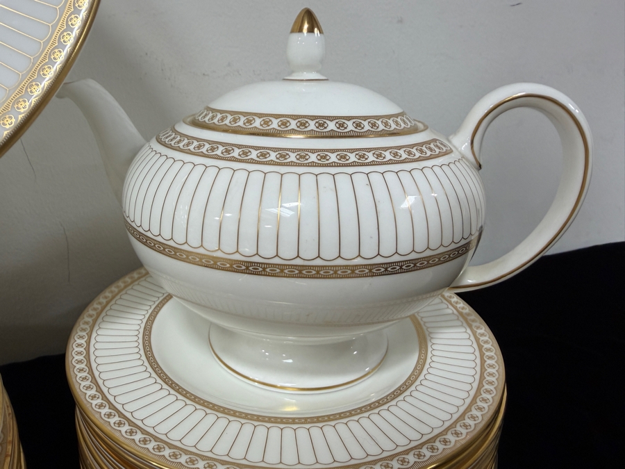 Elegant Wedgwood Bone China Service Colonnade Pattern Service For Approximately With Coffee Pot And Teapot 10 Made In England (CBAD) [Photo 5]