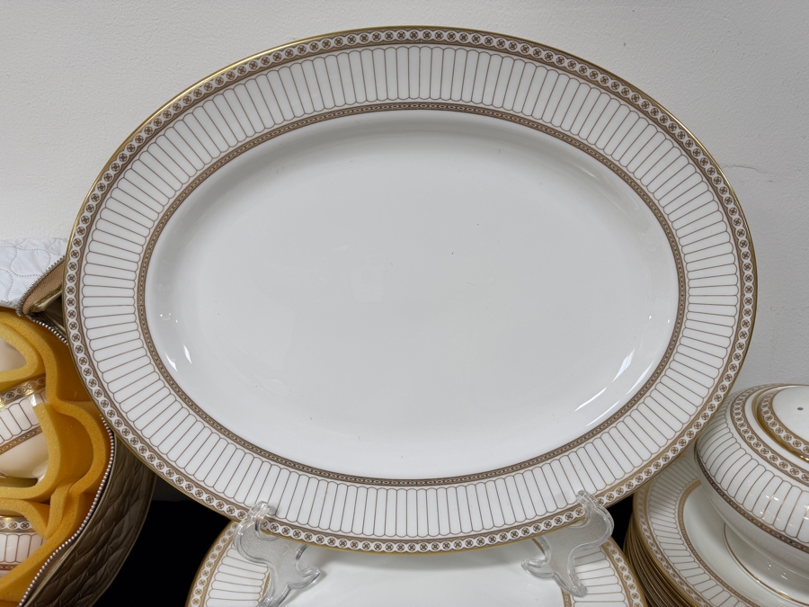 Elegant Wedgwood Bone China Service Colonnade Pattern Service For Approximately With Coffee Pot And Teapot 10 Made In England (CBAD) [Photo 3]