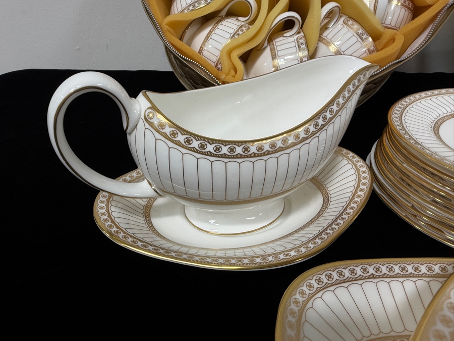 Elegant Wedgwood Bone China Service Colonnade Pattern Service For Approximately With Coffee Pot And Teapot 10 Made In England (CBAD) [Photo 8]