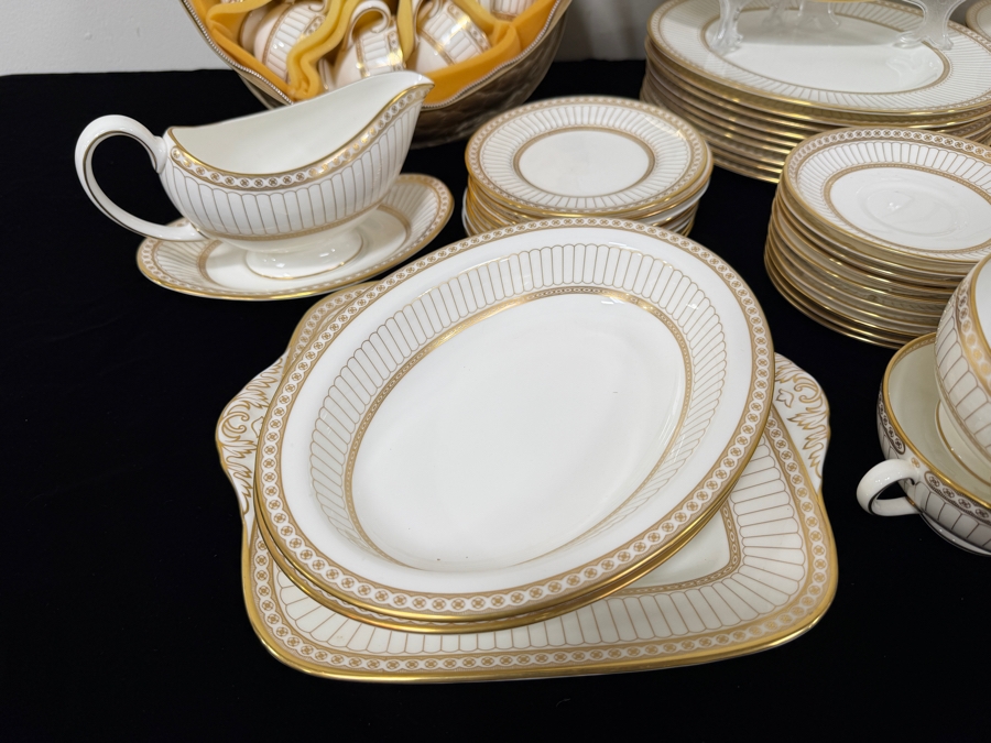 Elegant Wedgwood Bone China Service Colonnade Pattern Service For Approximately With Coffee Pot And Teapot 10 Made In England (CBAD) [Photo 7]