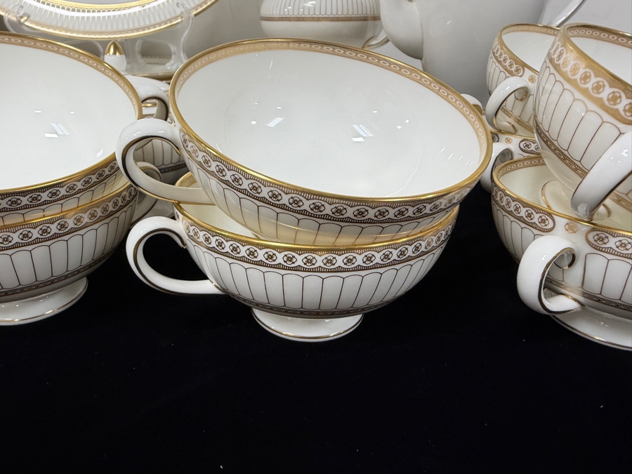 Elegant Wedgwood Bone China Service Colonnade Pattern Service For Approximately With Coffee Pot And Teapot 10 Made In England (CBAD) [Photo 6]
