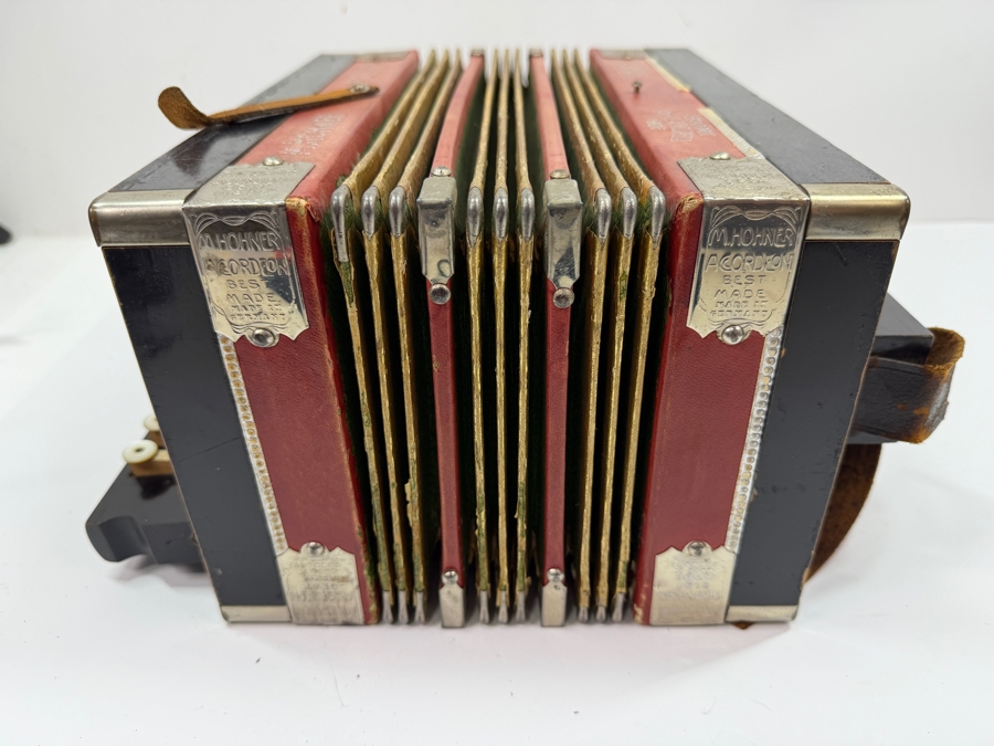 Vintage M. Hohner Grand Prix Philadelphia 1926 Melodeon Diatonic Accordion 10 Button 12W X 13D X 6.5H (RSF)
 [Photo 11]