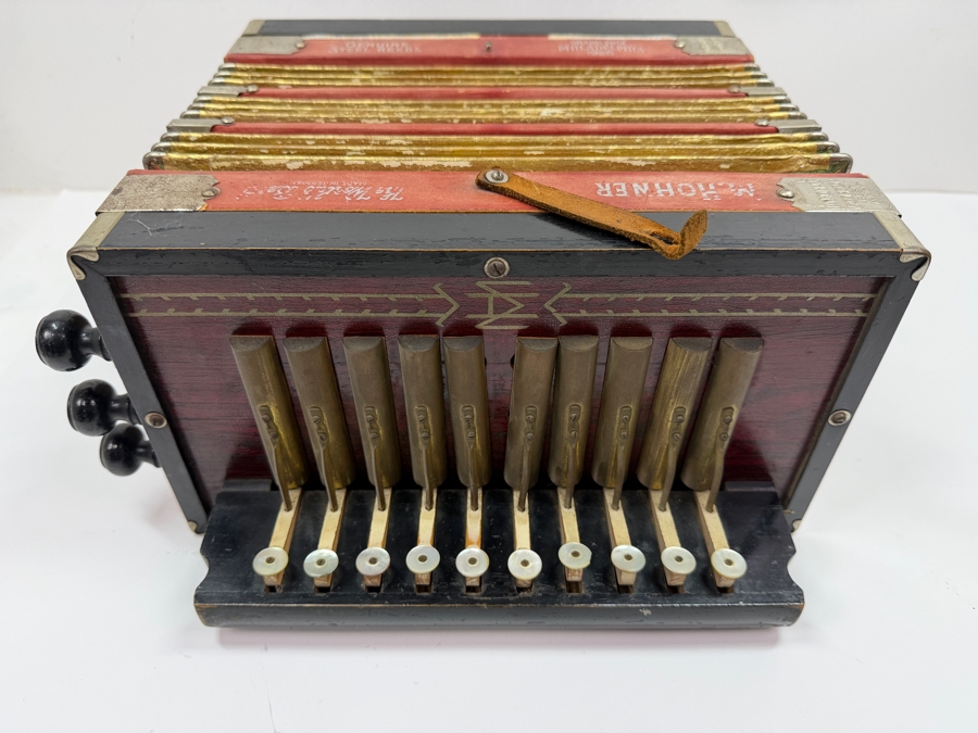 Vintage M. Hohner Grand Prix Philadelphia 1926 Melodeon Diatonic Accordion 10 Button 12W X 13D X 6.5H (RSF)
 [Photo 2]
