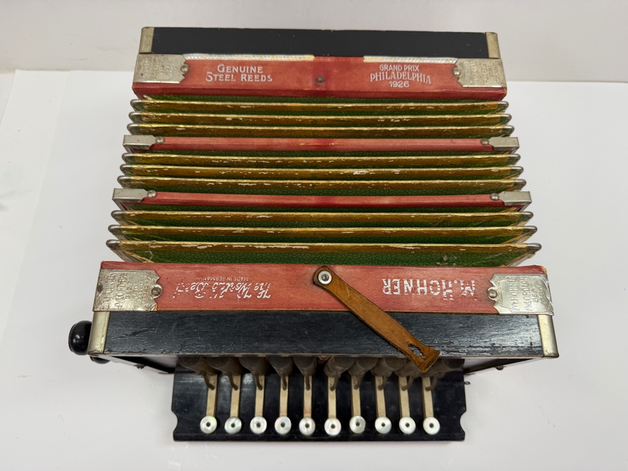 Vintage M. Hohner Grand Prix Philadelphia 1926 Melodeon Diatonic Accordion 10 Button 12W X 13D X 6.5H (RSF)
 [Photo 3]