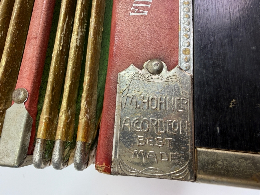 Vintage M. Hohner Grand Prix Philadelphia 1926 Melodeon Diatonic Accordion 10 Button 12W X 13D X 6.5H (RSF)
 [Photo 8]