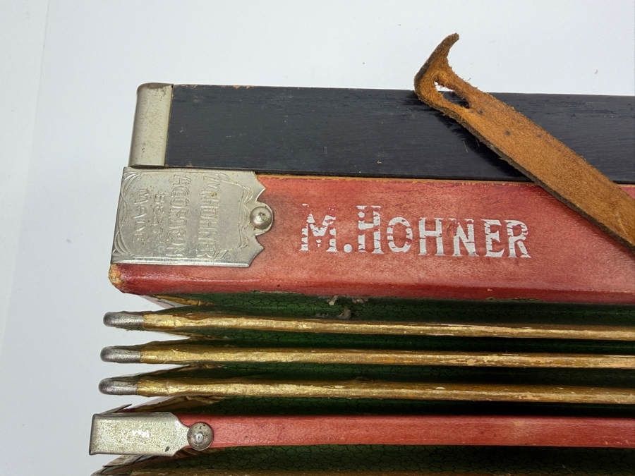 Vintage M. Hohner Grand Prix Philadelphia 1926 Melodeon Diatonic Accordion 10 Button 12W X 13D X 6.5H (RSF)
 [Photo 6]