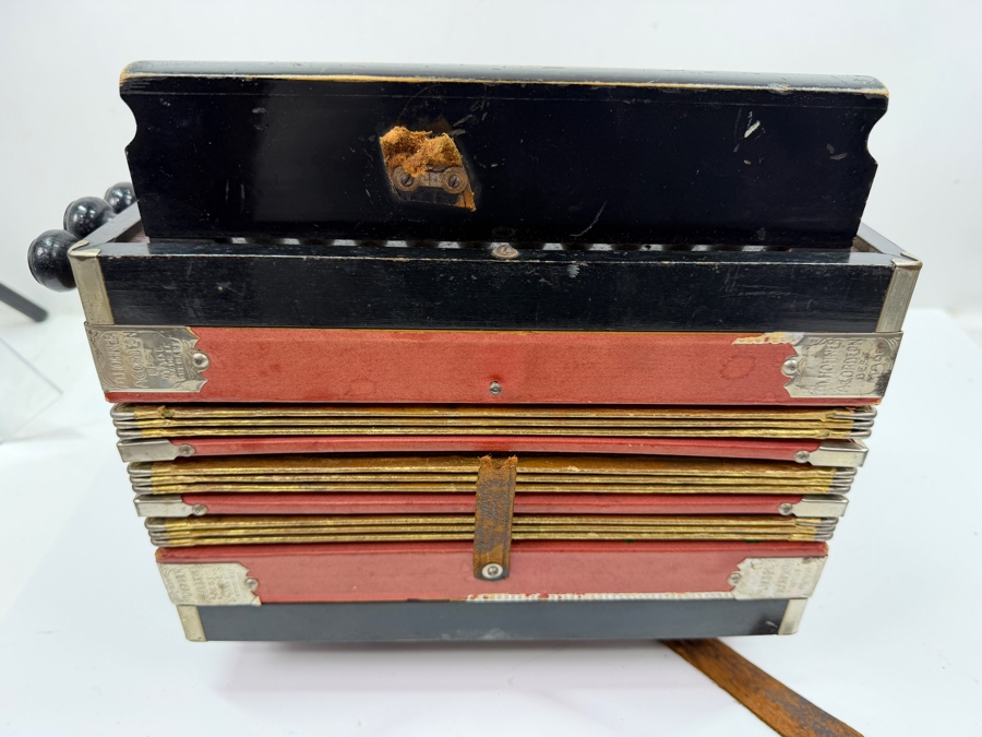 Vintage M. Hohner Grand Prix Philadelphia 1926 Melodeon Diatonic Accordion 10 Button 12W X 13D X 6.5H (RSF)
 [Photo 18]
