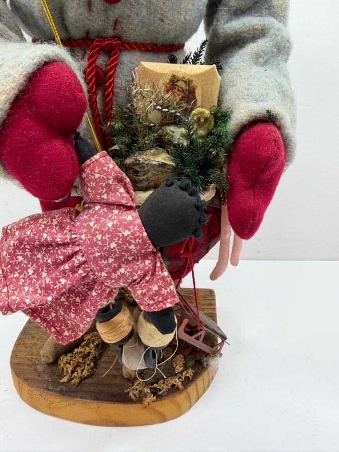 Signed Limited Edition 'Storytellers' By Phyllis Santa Claus Statue Titled 'Zeb' And Numbered 60 Of 150 Dated 1993 17.5'H [Photo 3]