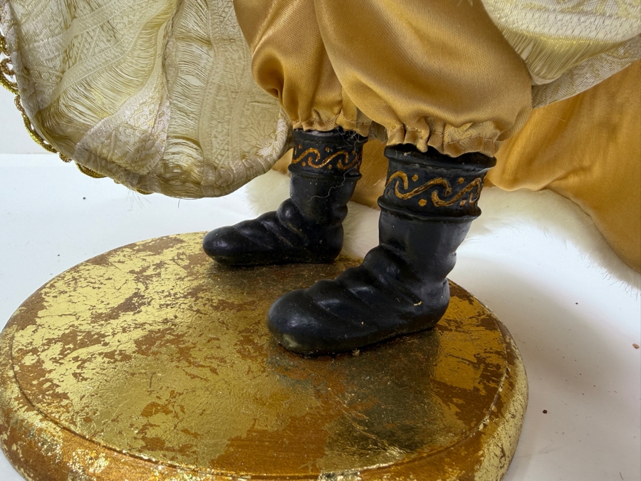 Mark Roberts Santa Claus Statue 24'H (Note That One Finger Is Missing) [Photo 9]